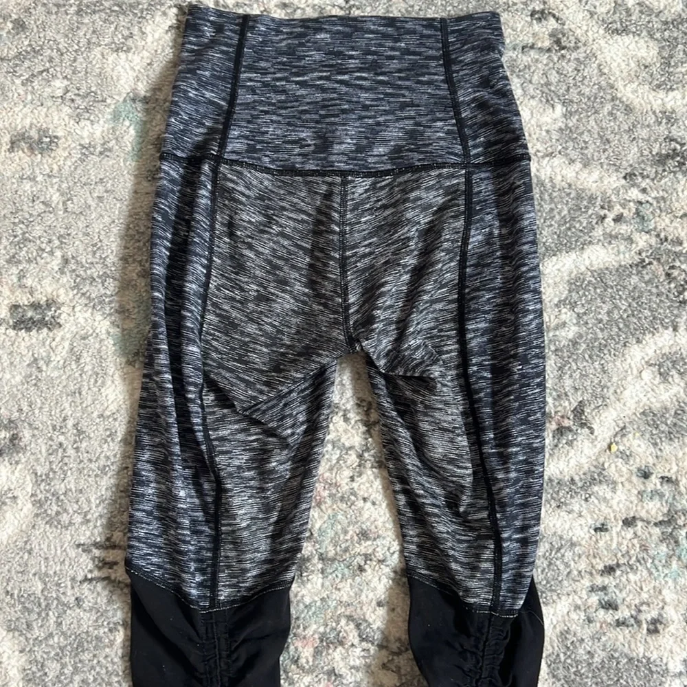 Lululemon Wunder Under Pant Stirrup Leggings Black Gray Striped Size 4